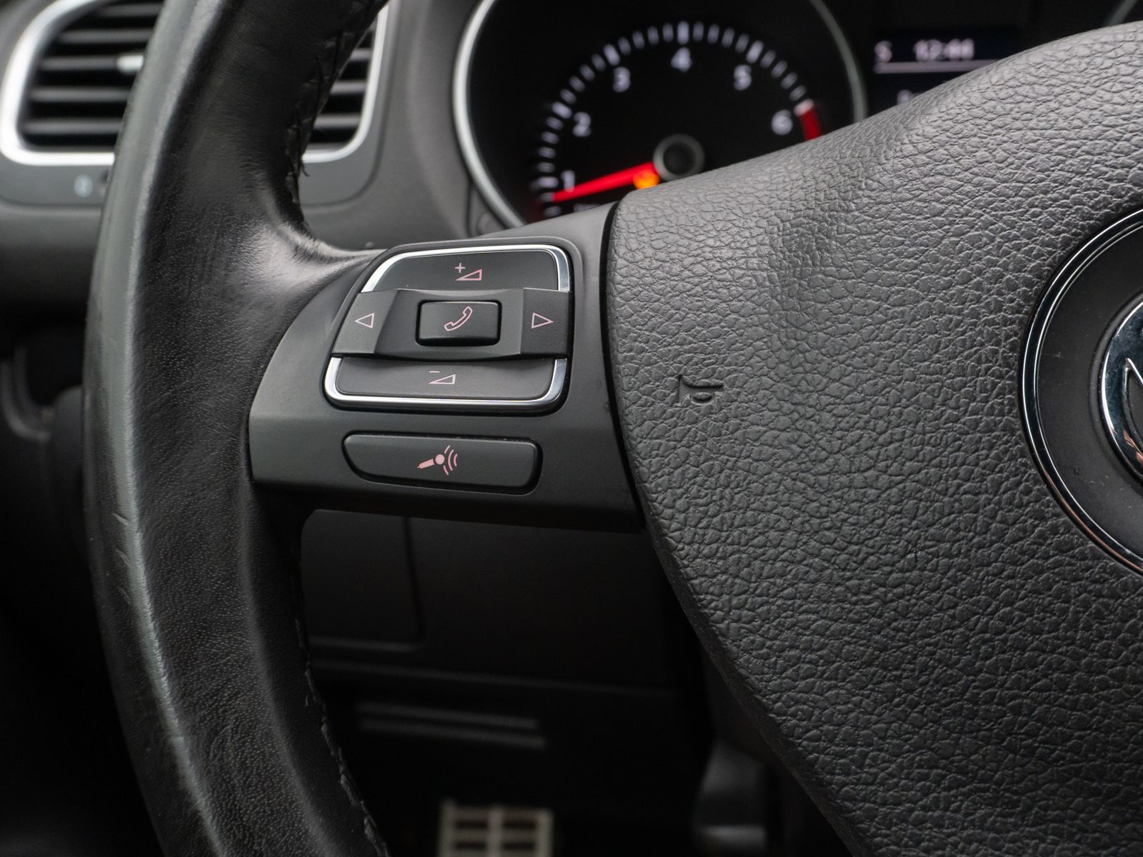 Fahrzeugabbildung Volkswagen Golf VI Cabriolet Basis PDC Navi Sitzhz Tempomat
