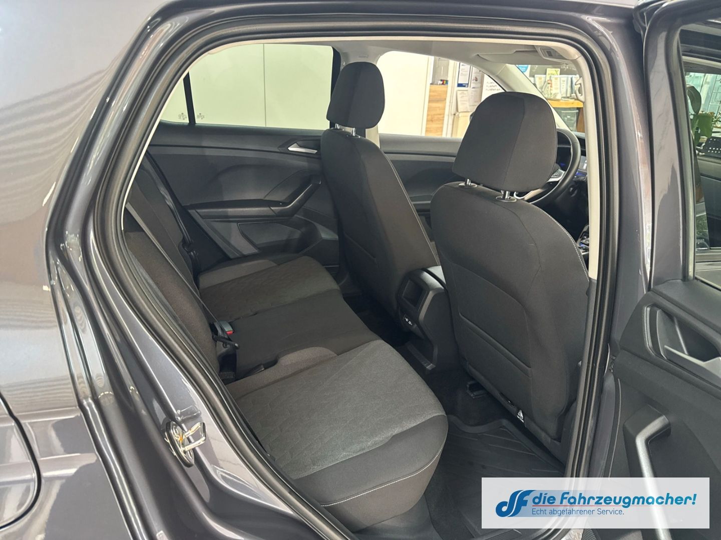 Fahrzeugabbildung Volkswagen T-Cross 1.0 TSI 85 kW Life Digitales Cockpit LED