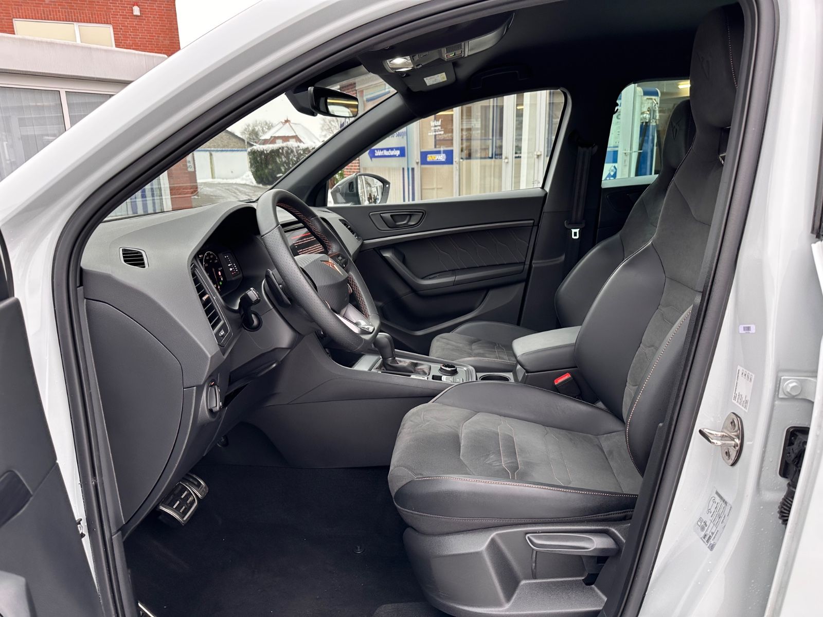 Fahrzeugabbildung CUPRA Ateca 1.5 TSI DSG ACC/Navi/SHZG/eHeck/LED/Travel