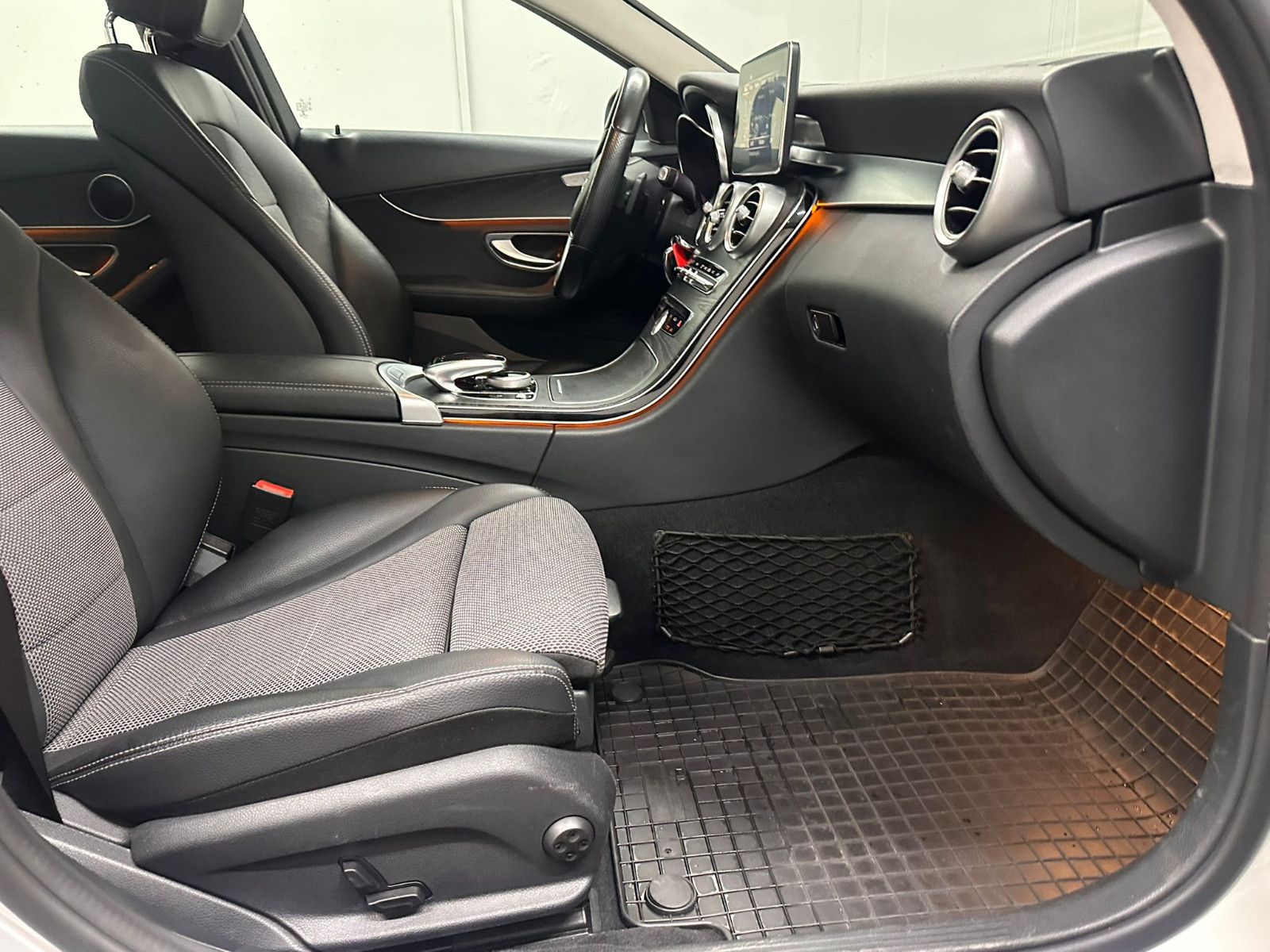 Fahrzeugabbildung Mercedes-Benz C 220 d 4MATIC T AVANTGARDE PANORAMA*DISTRO*