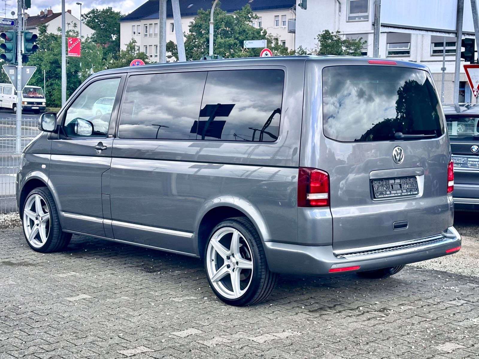 Fahrzeugabbildung Volkswagen T5 MULTIVAN CUP*MOD.2015+AUTOM+7SITZER+20LM