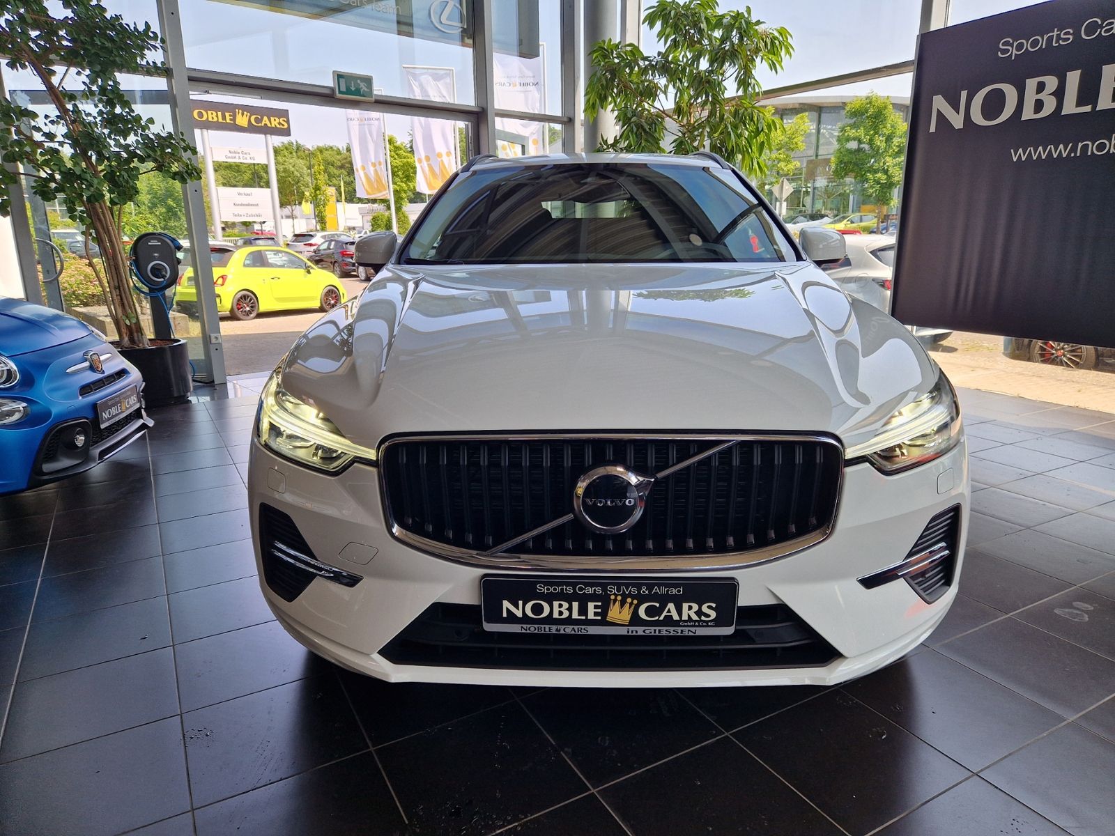 Fahrzeugabbildung Volvo XC60 Momentum Pro 2WD PANO H/K LED