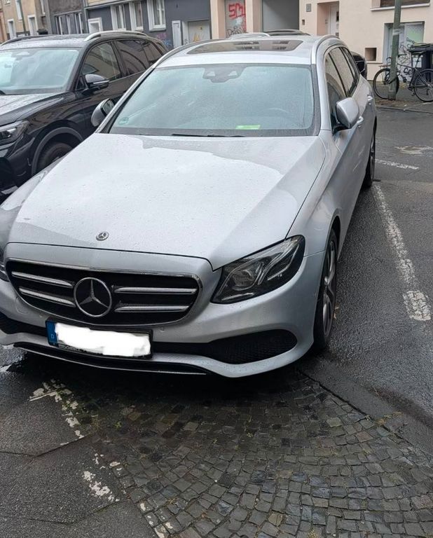 Image of Mercedes-Benz E 220