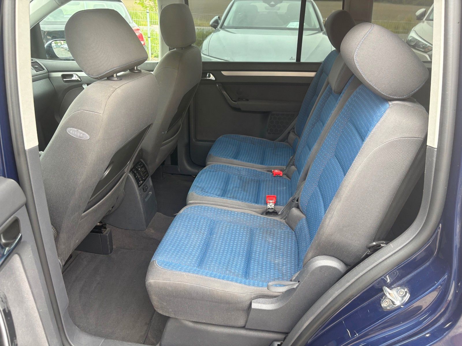 Fahrzeugabbildung Volkswagen Touran Trendline 1.9 TDI Navi SHZ AHK Klima
