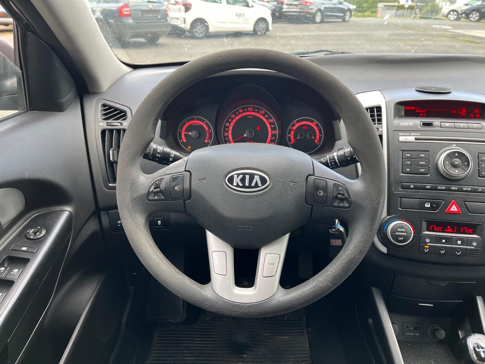 Kia cee'd 2010 — photo 20
