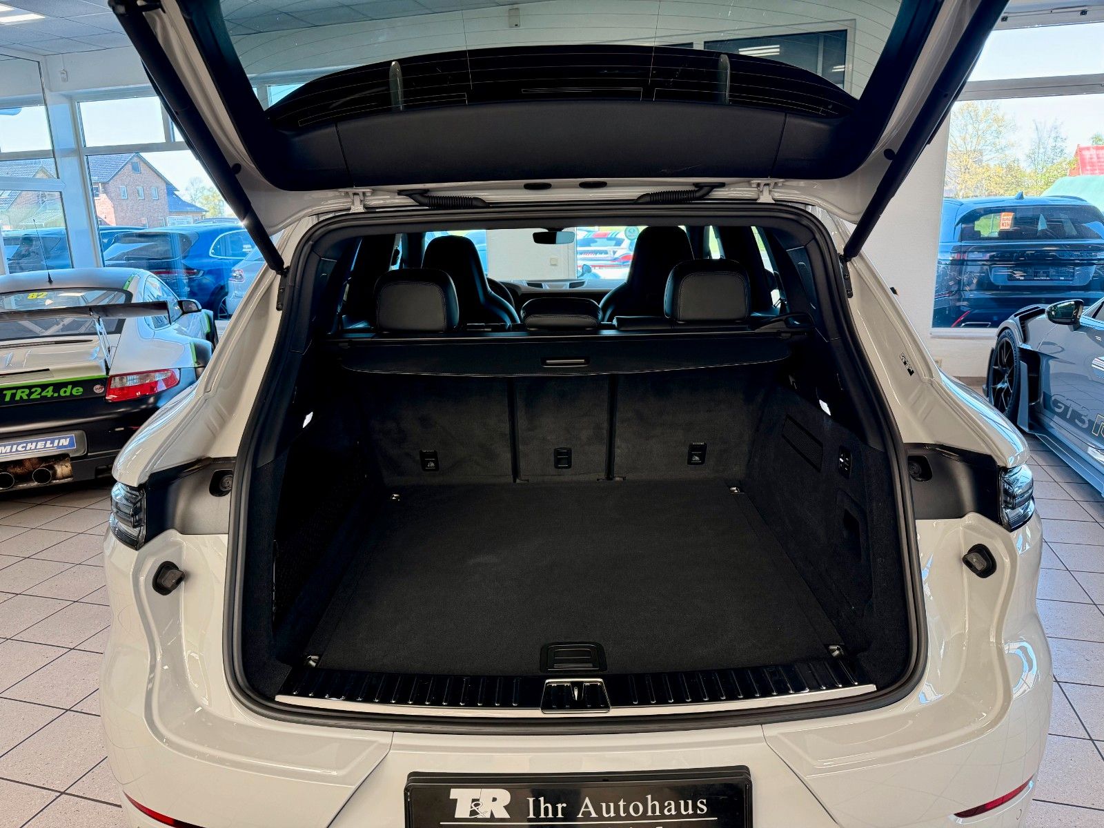Fahrzeugabbildung Porsche Cayenne S SportDesign/AHK/Luftfederung/ACC