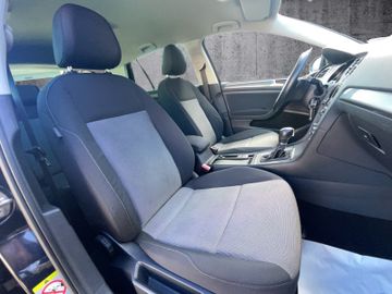 Volkswagen Golf VII Lim. 1.6 TDI DSG*NAVI*PARKPILOT*SHZ*