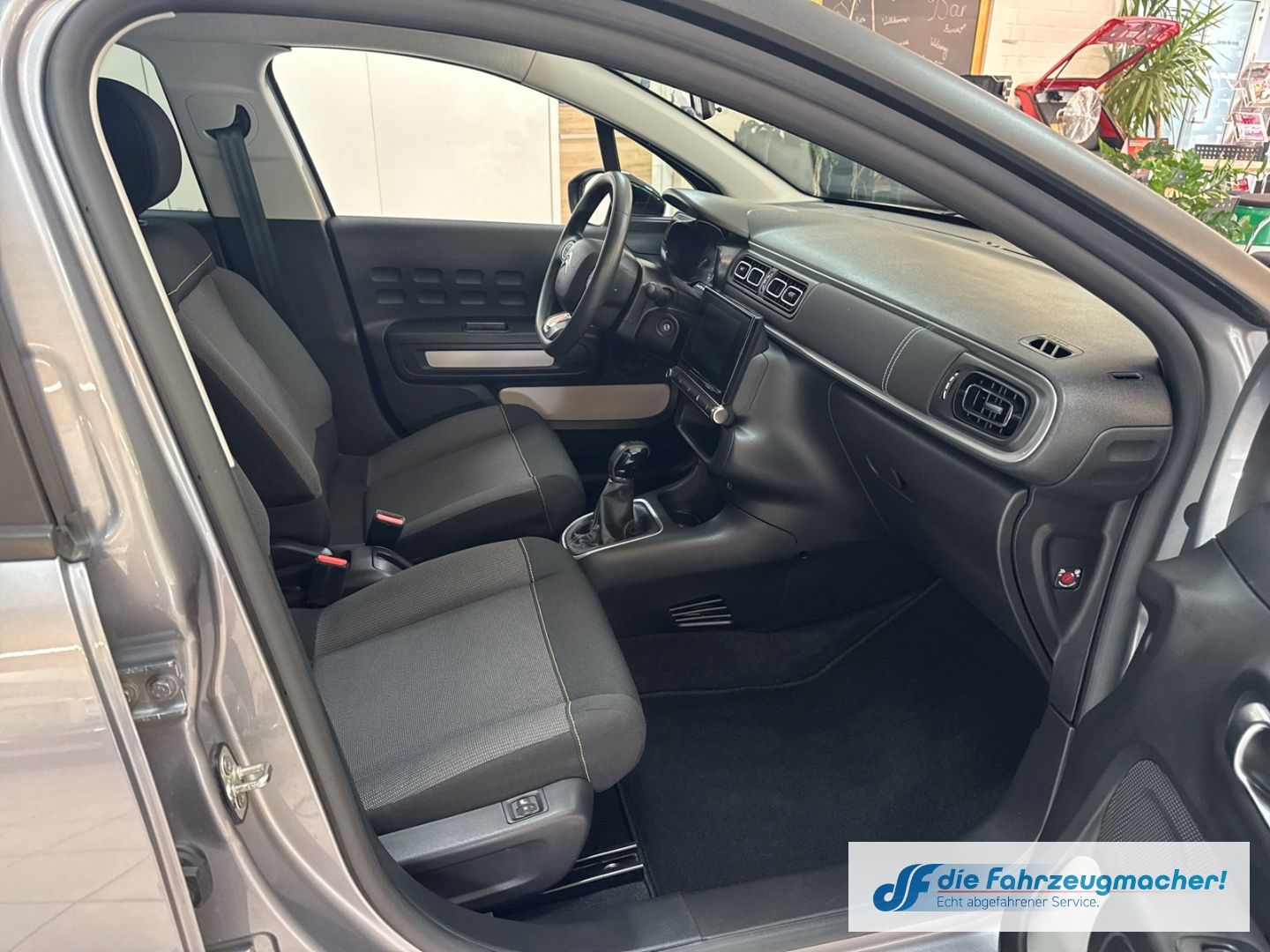 Fahrzeugabbildung Citroën C3 C-Series 1.2 PureTech LED Klimaautom DAB SHZ