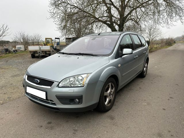 Ford Focus Turnier Titanium-XENON-PDC-T.LEDER