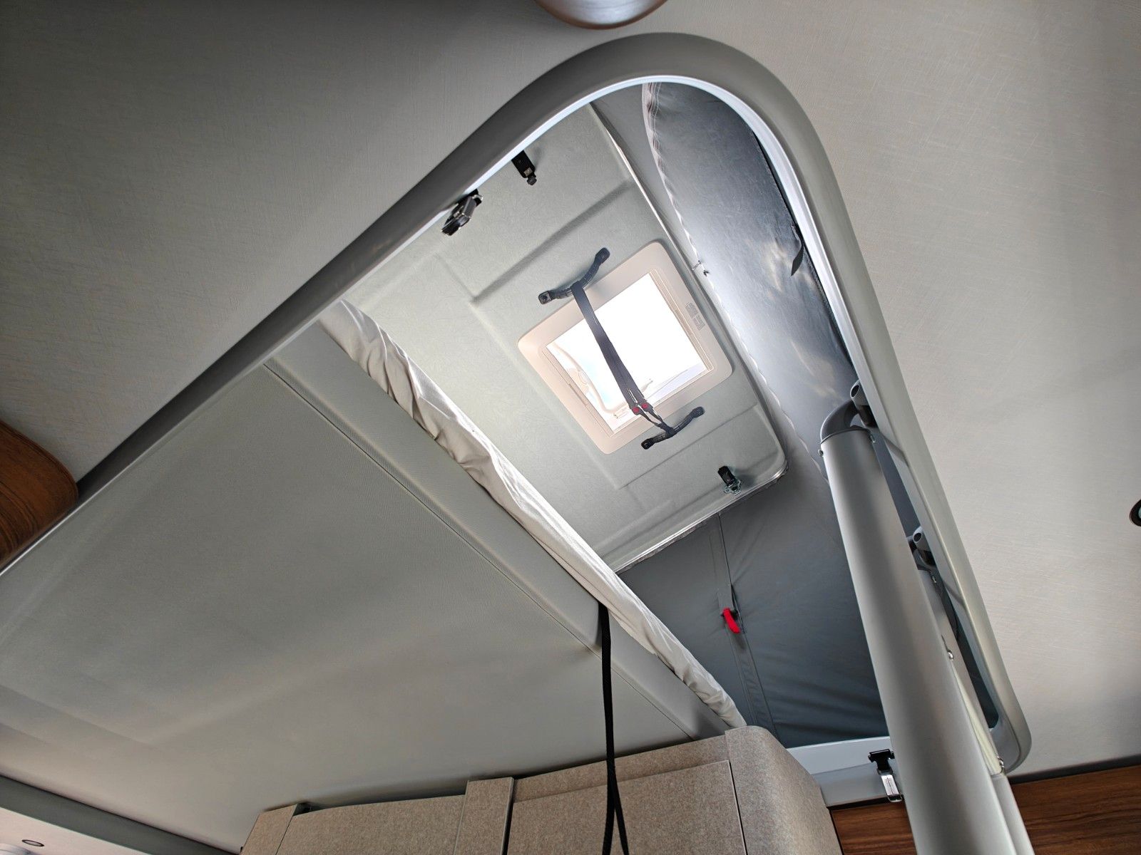 Fahrzeugabbildung HYMER / ERIBA / HYMERCAR Feeling 425 2026