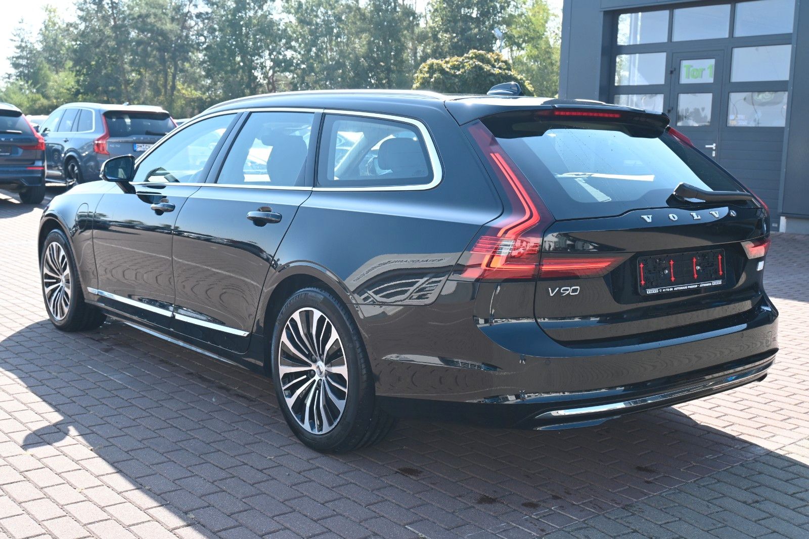 Fahrzeugabbildung Volvo V90 T6 PHEV AWD  Core Bright*AHK*Voll LED*Alarm*