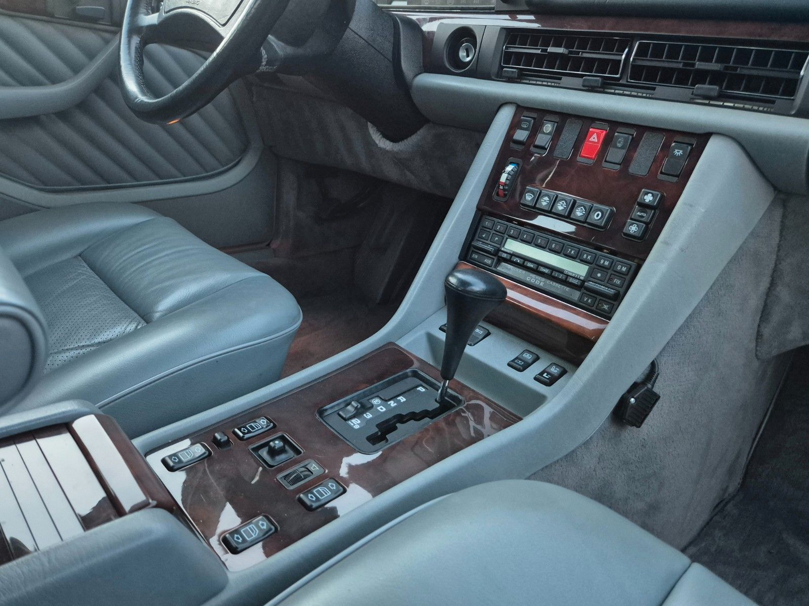 Fahrzeugabbildung Mercedes-Benz 560 SEL/Deutsch/Coupé Sitzanlage/Bestzustand