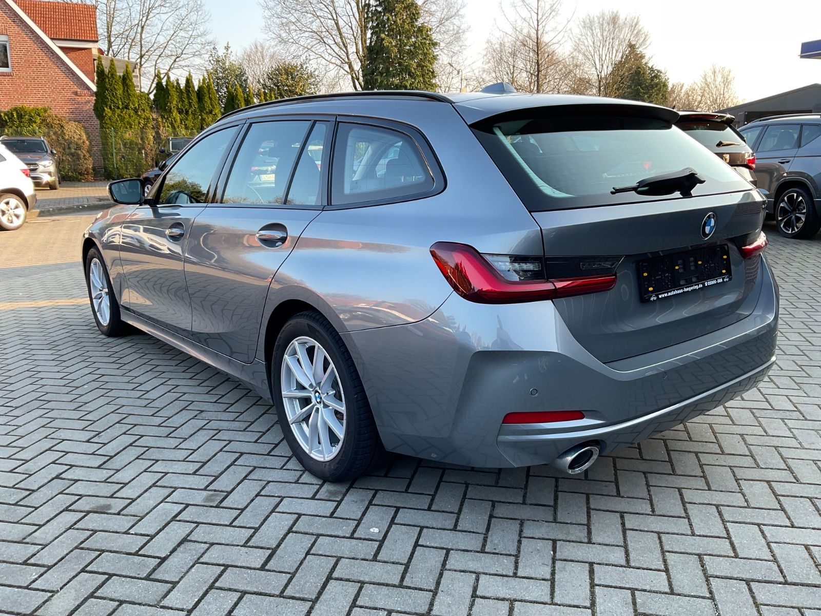 Fahrzeugabbildung BMW 320d xDrive Touring Advantage Automatic