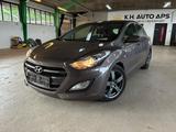 Hyundai i30 blue 1.6 GDI Style - Hyundai i30: Limousine, Style