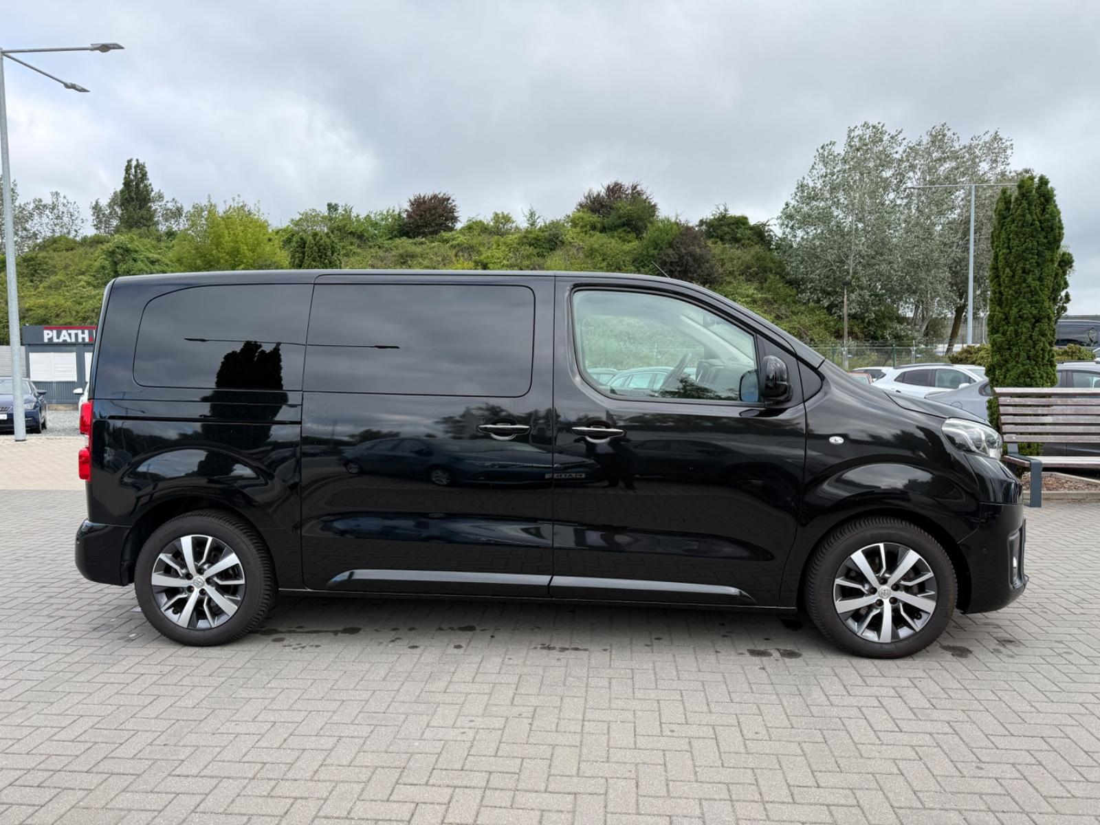Toyota Proace Verso L1 Executive Standheizung AHK HUD