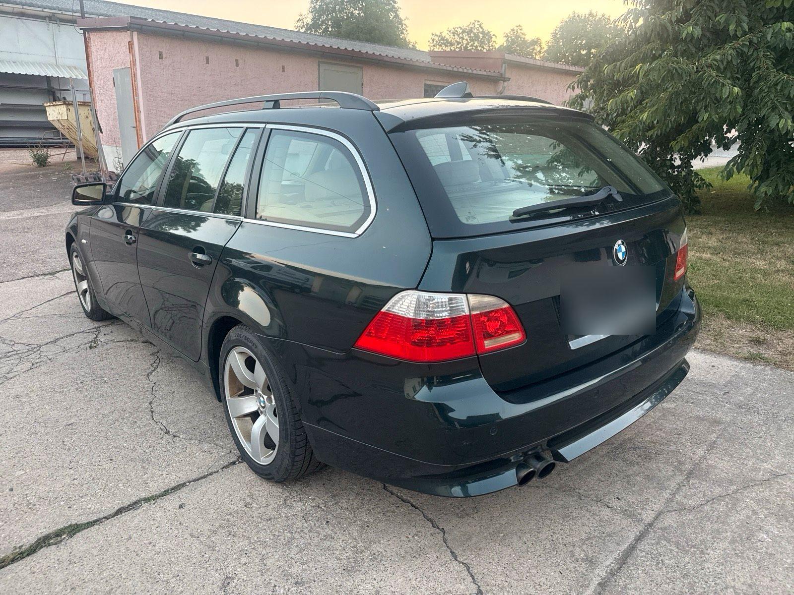 BMW 545 2004 — interior
