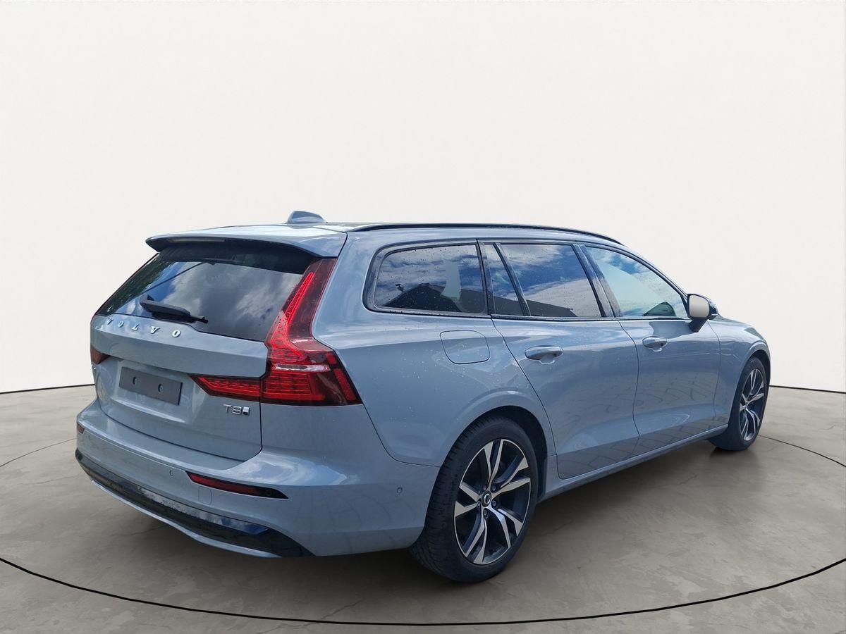 Volvo V60 T8 AWD Ultra Dark 360° PANO HUD AHK BoWi 19"