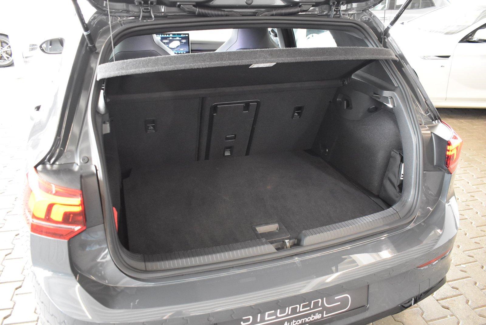 Volkswagen Golf VIII 1.5 eTSI R-Line APP LED Winterpaket, миниатюра 24