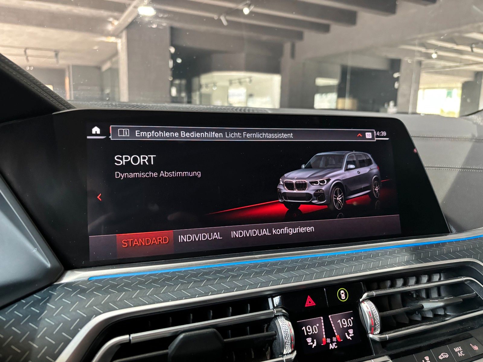 Fahrzeugabbildung BMW X5 xDrive 45e *M-Packet*HUD*360°Kam*Keyless