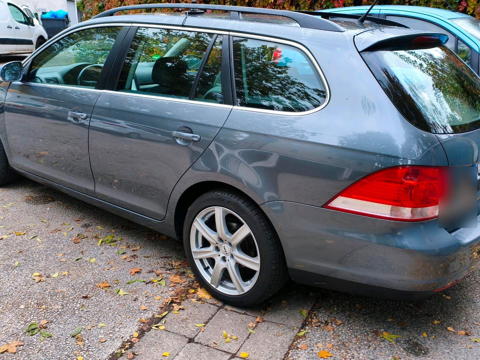 Volkswagen Golf 2009 — interior
