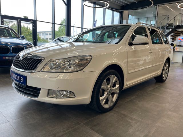 Skoda Octavia Combi Elegance DSG *NAVI*XENON*PDC*