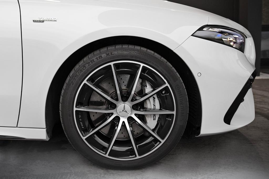 Mercedes-Benz A 35 AMG