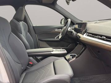 2022 BMW IX1 — миниатюра 18