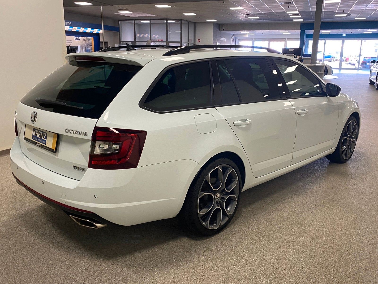 Fahrzeugabbildung SKODA Octavia 2.0 TSI DSG RS Combi+PANORAMA+19"+NAVI++