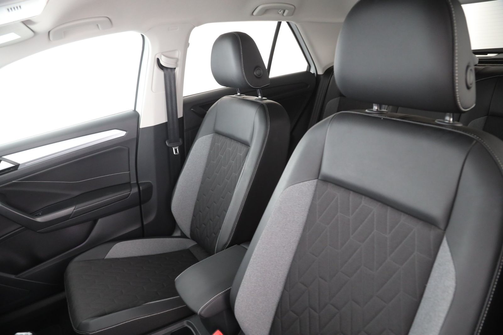 Volkswagen T-Roc - Bild 12