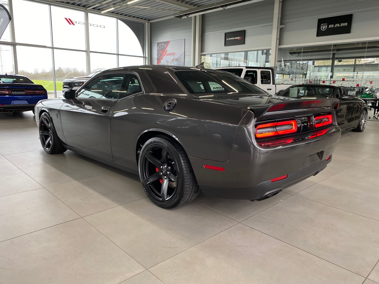 Fahrzeugabbildung Dodge Challenger SRT 6.2 Hellcat Redeye Deutsche EZ.