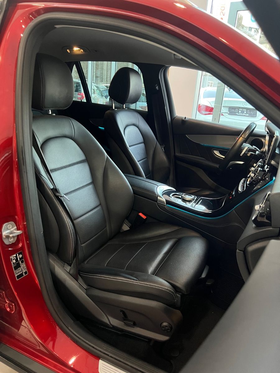 Fahrzeugabbildung Mercedes-Benz GLC 250 d 4Matic AMG LINE *DESIGNO-LACK*
