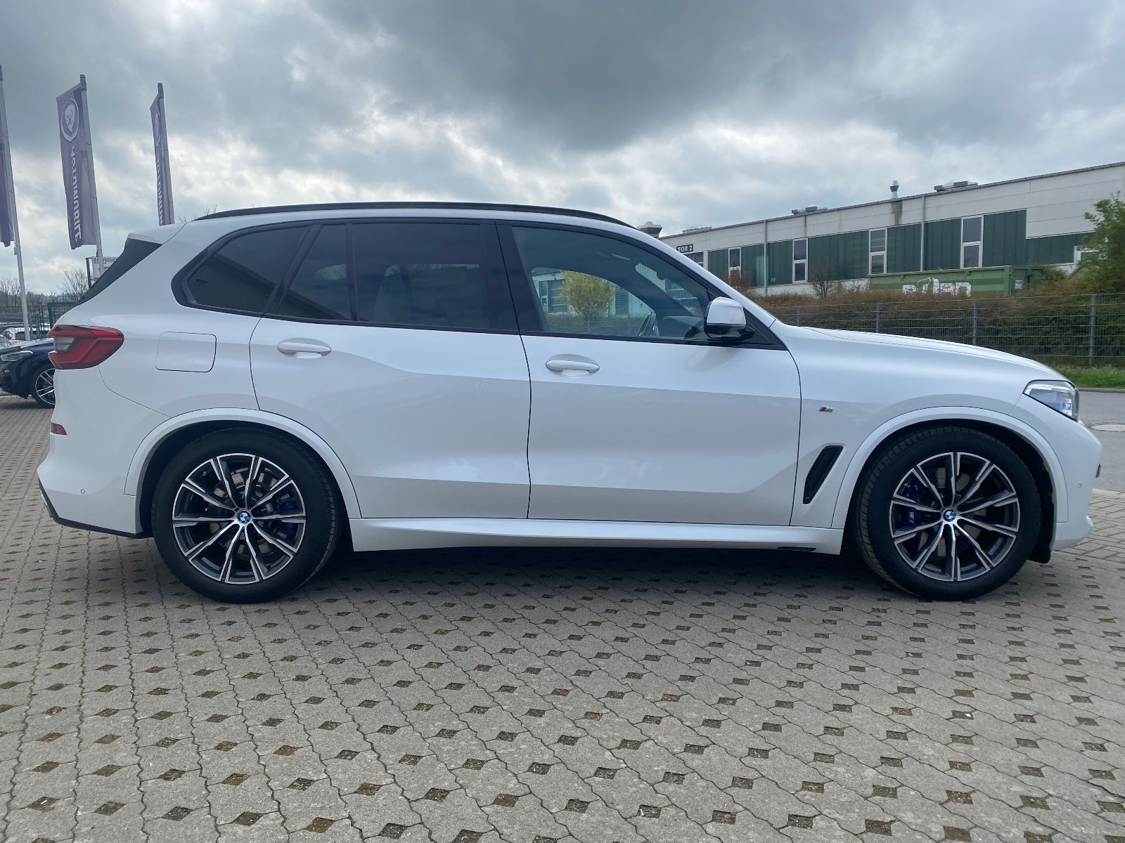 Fahrzeugabbildung BMW X5 xDrive 45 e M Sport/Laser/HeadUp/Pano/360°Kam