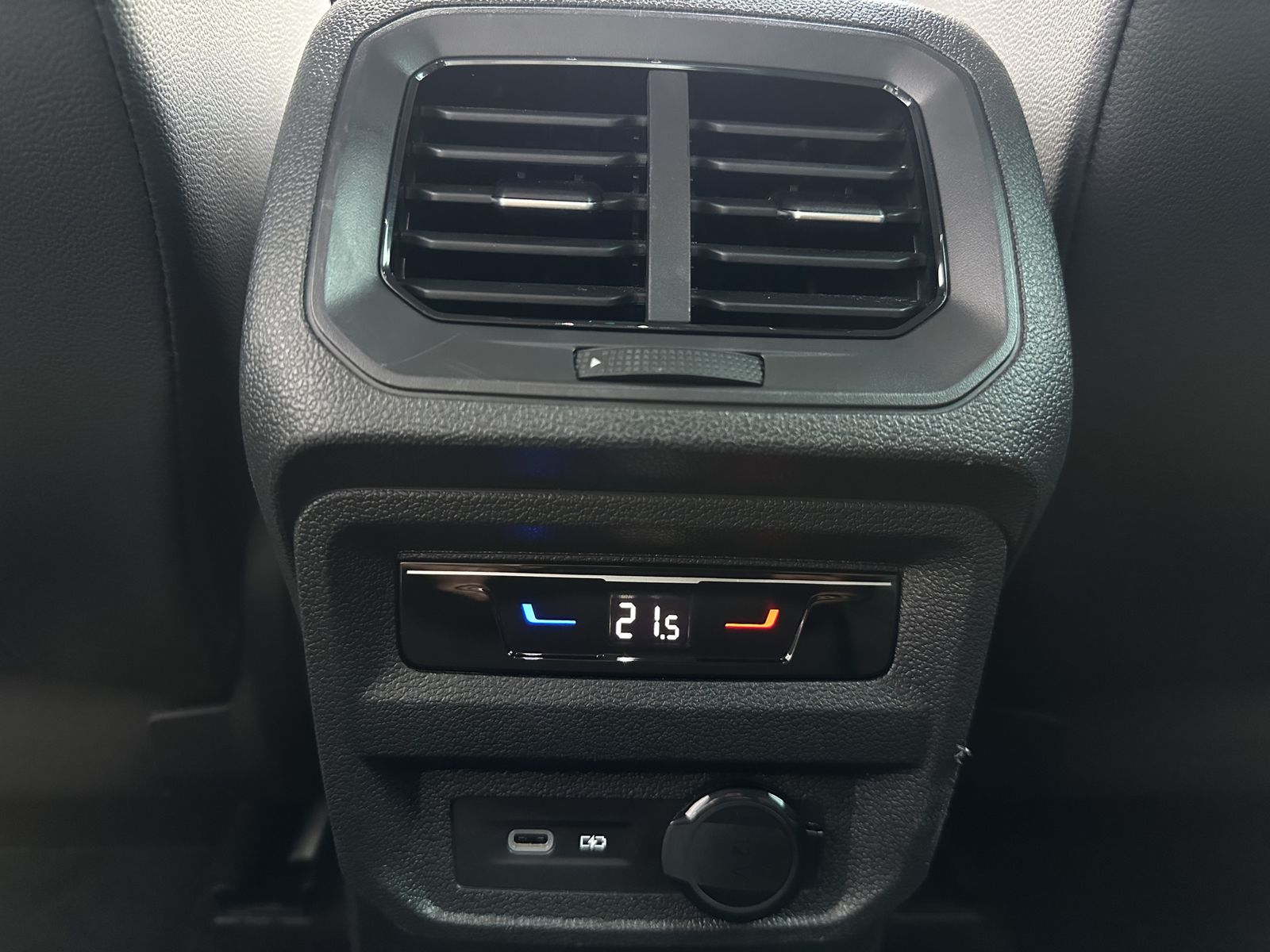 Fahrzeugabbildung Volkswagen Tiguan 2.0 TDI DSG Life 4Motion NAV+LED+ACC+AHK