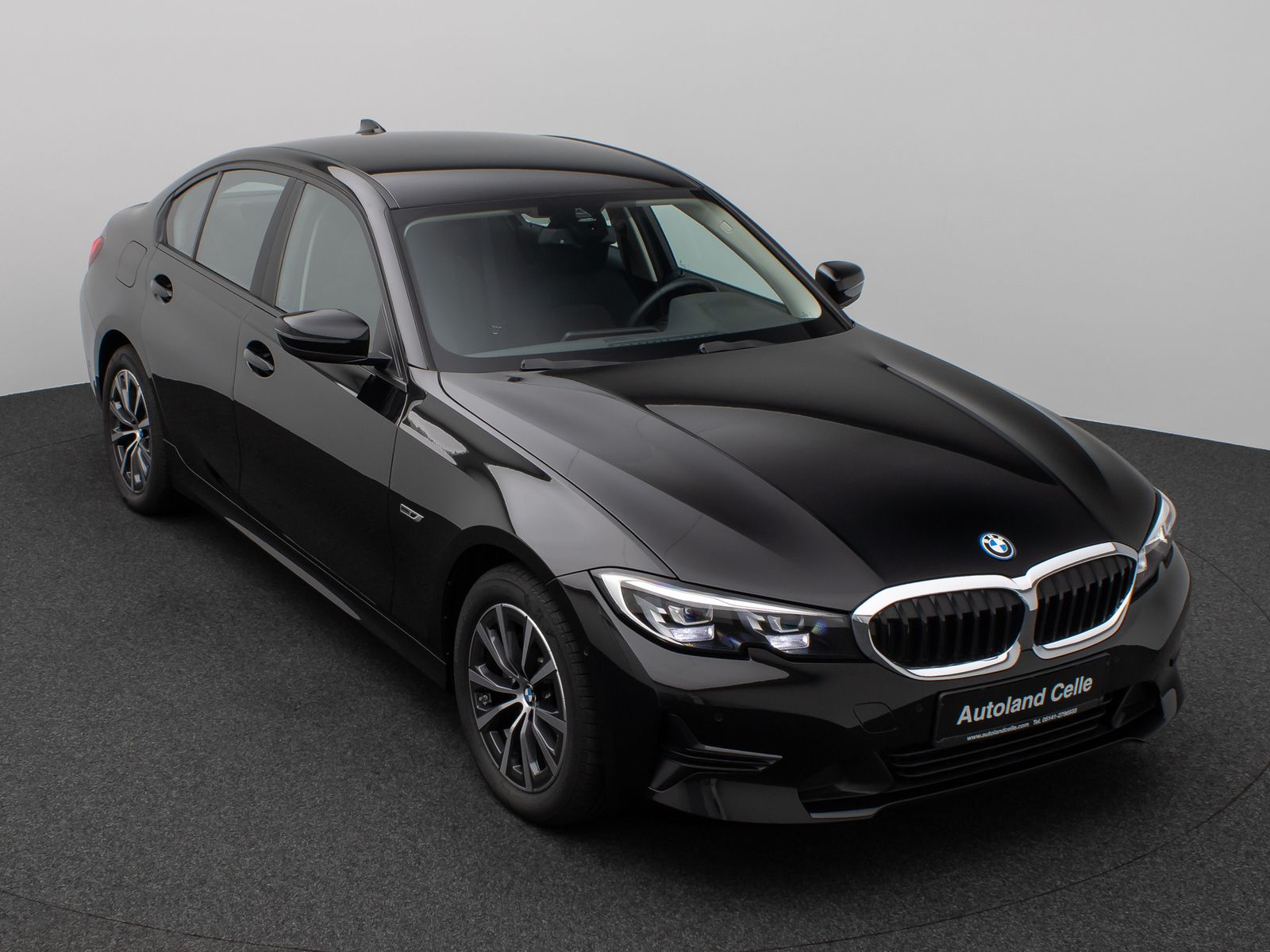 Fahrzeugabbildung BMW 320e Kamera DAB HiFi Lenkradheizung Alarm Parkas