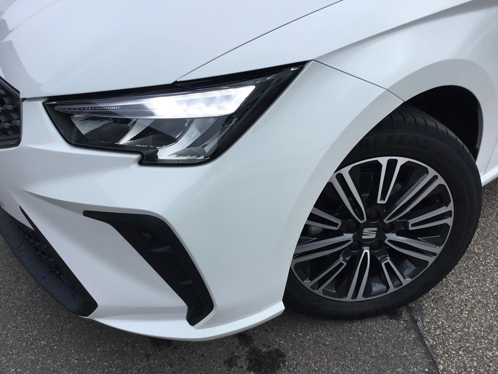 Fahrzeugabbildung SEAT Ibiza 1.0TSI Style DSG+ACC+16"+Navi+LED+FullLink