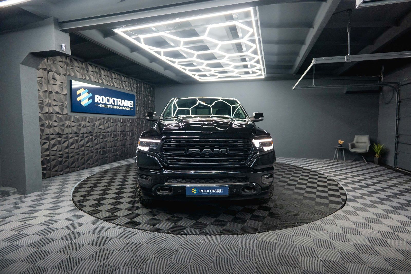 Fahrzeugabbildung Dodge RAM 5.7 V8 HEMI 4x4 Offroad BLACK EDITION  LPG