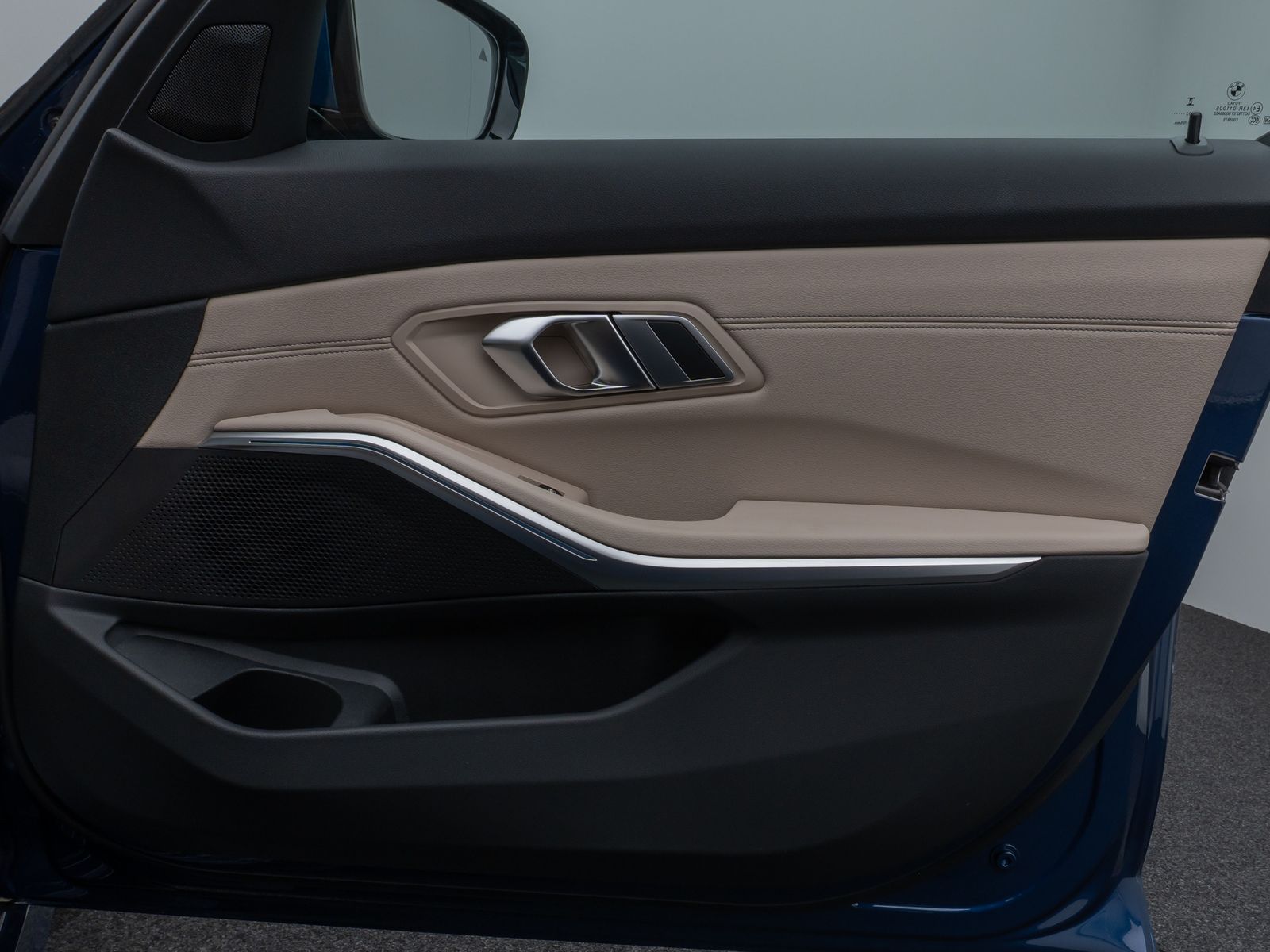 Fahrzeugabbildung BMW 330e xD Kamera HUD DAB HiFi Stop&Go AHK Sport