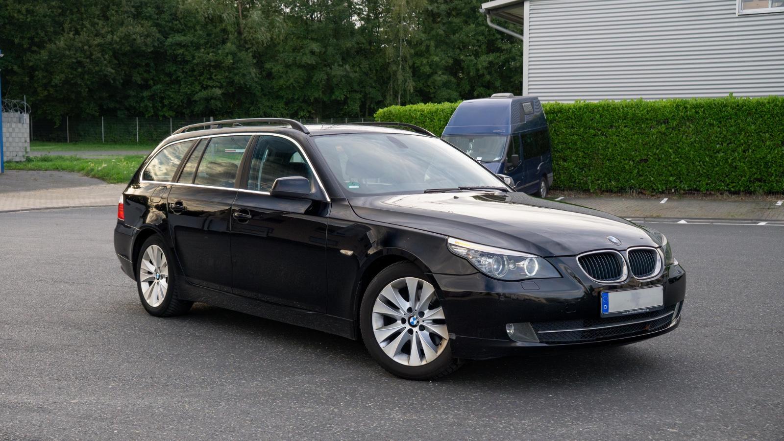 BMW 520 2010 — rear view