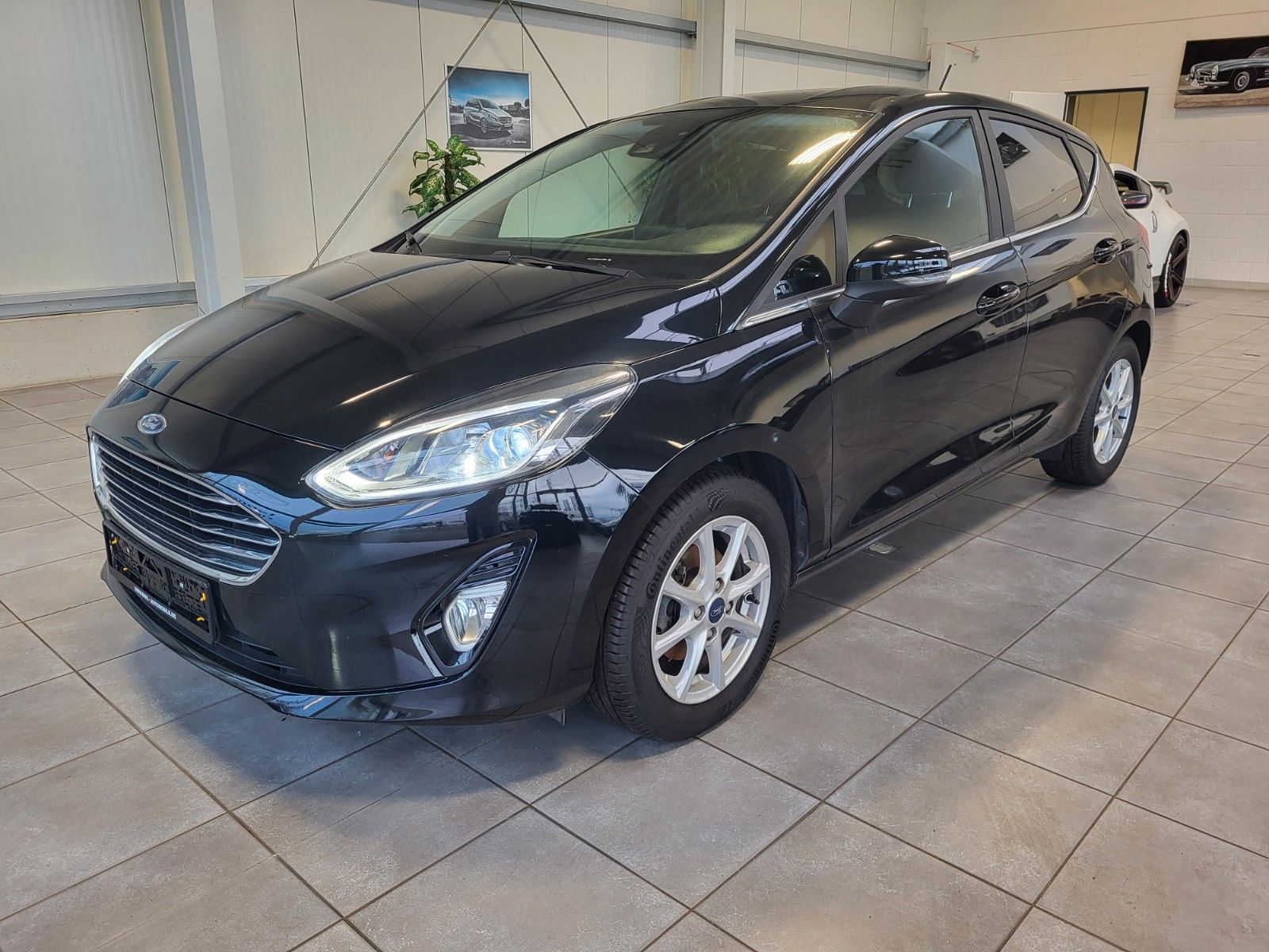 Fahrzeugabbildung Ford Fiesta Titanium/Winterpaket/LED/Sportsitze/PDC