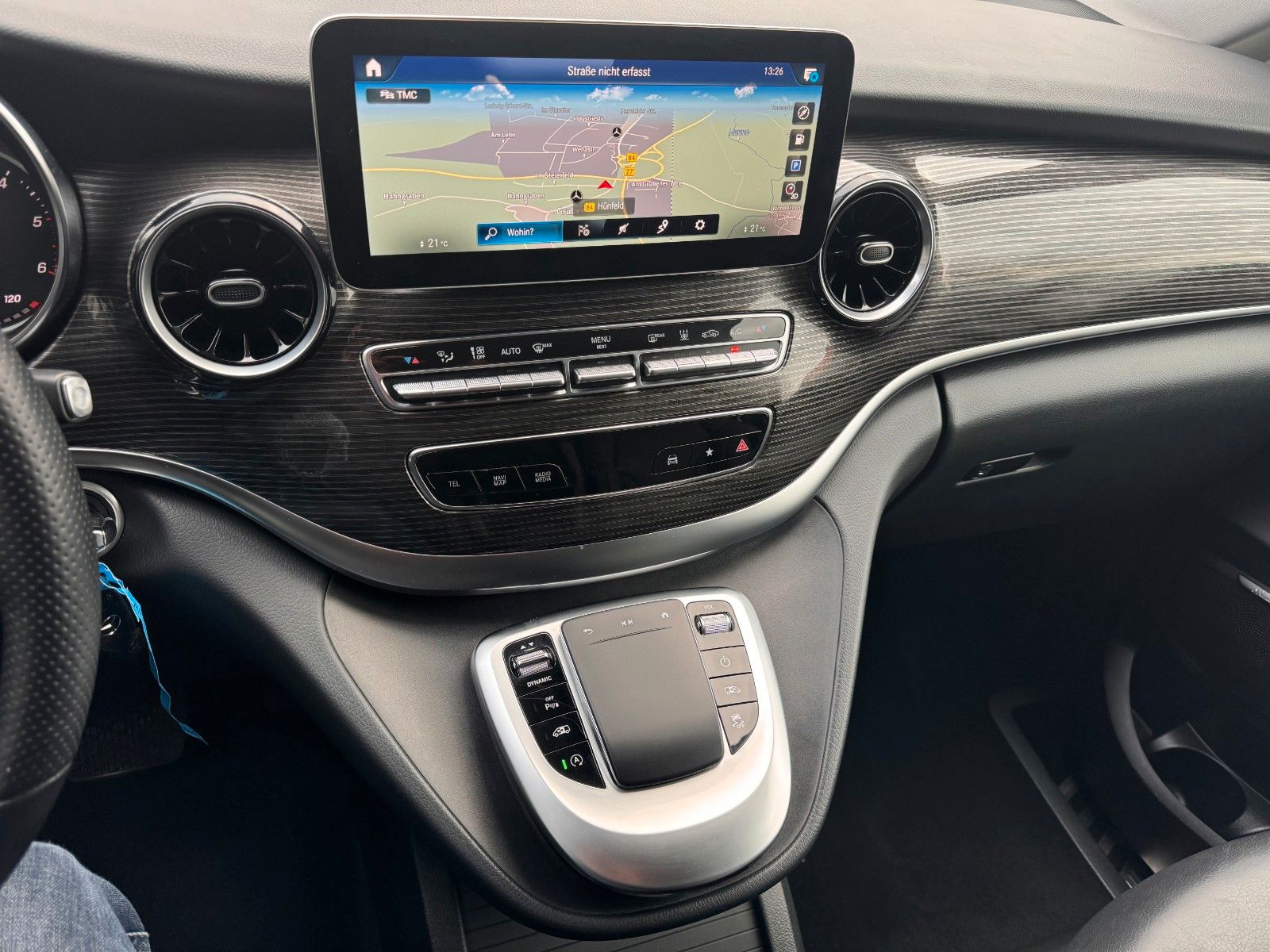 Fahrzeugabbildung Mercedes-Benz V 300 d AVA Extralang 4MATIC AHK Stdh DISTRONIC