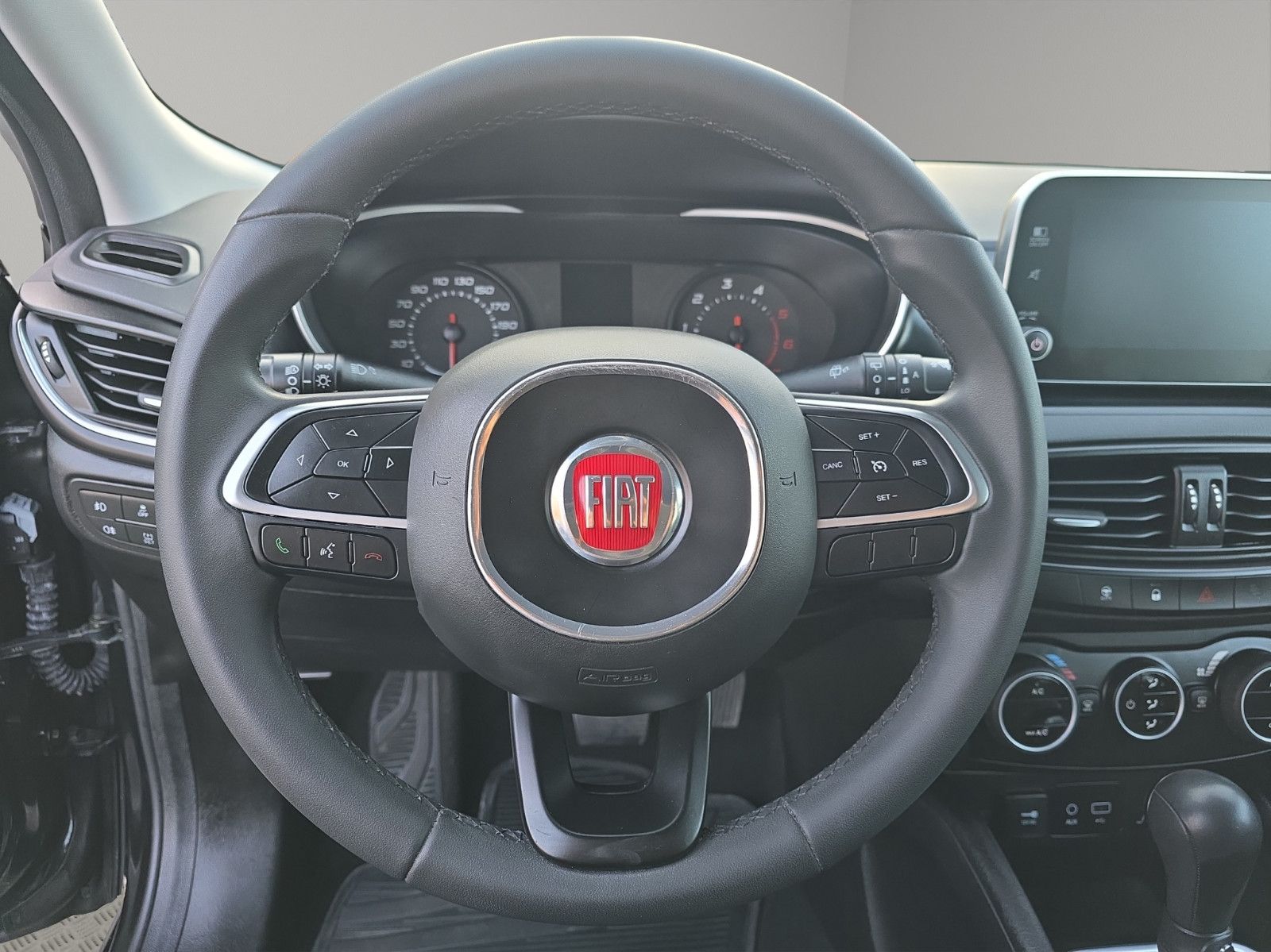 Fahrzeugabbildung Fiat Tipo Lounge Automatik Kamera LED  Navi  PCD