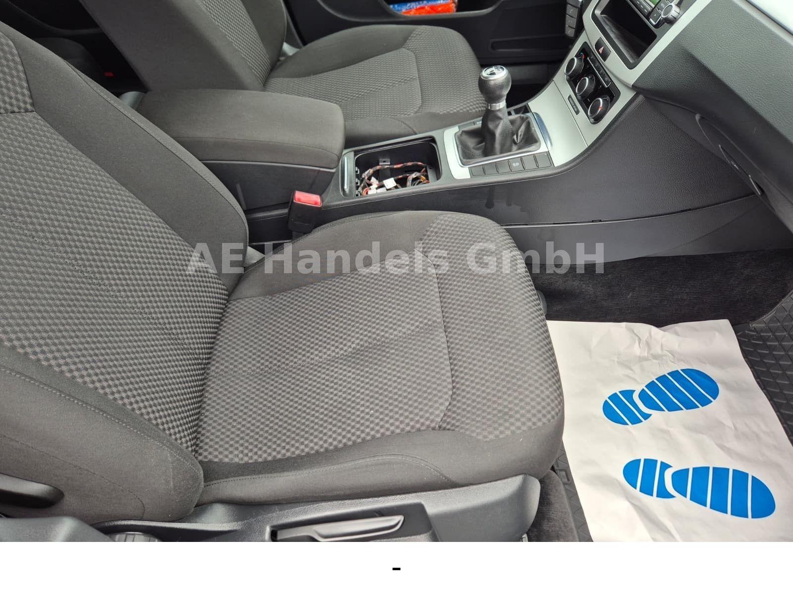 Volkswagen Passat 2012 — photo 21