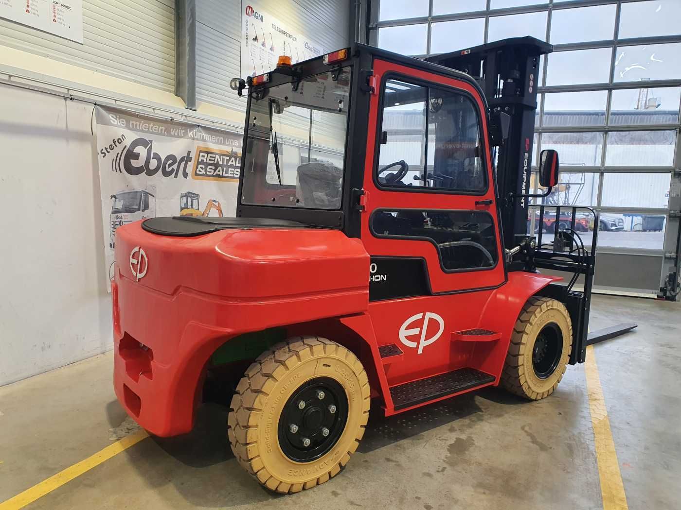 Fahrzeugabbildung Andere EP Equipment EFL 702 / 7T / Triplex: 5,40m / ZVG