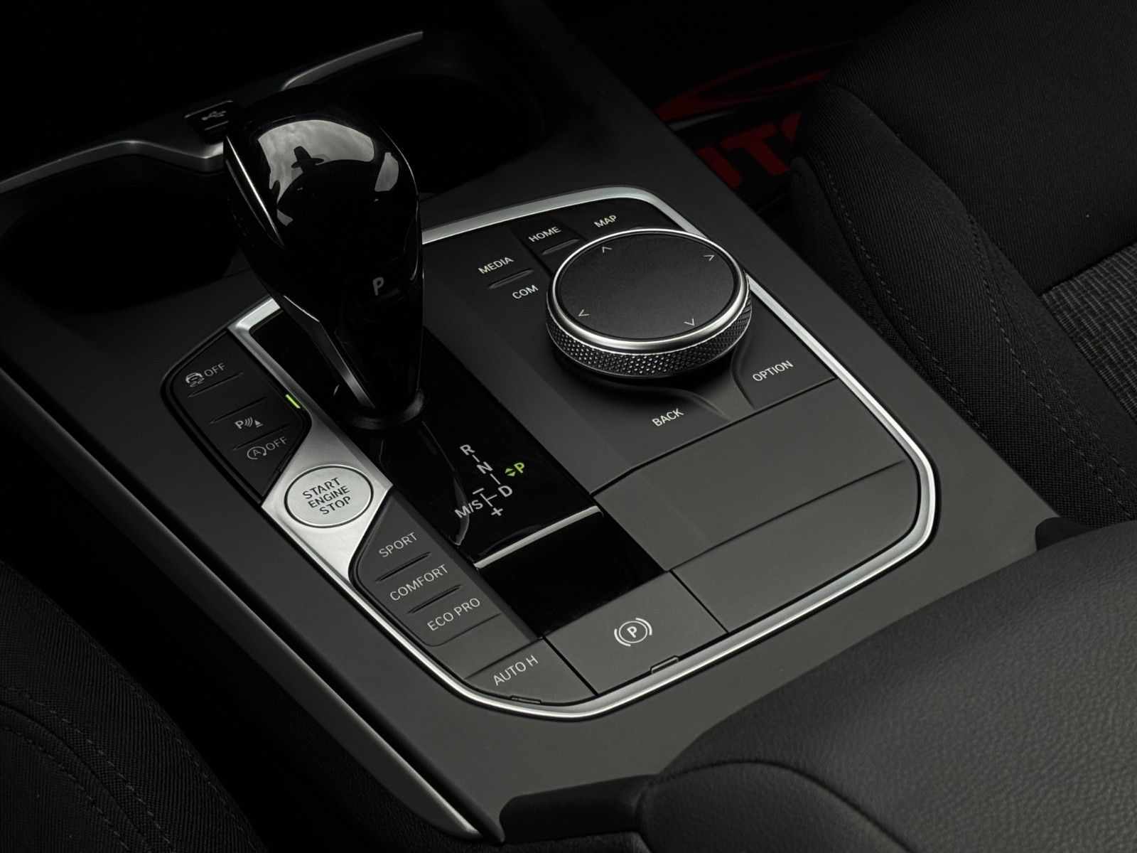 Fahrzeugabbildung BMW 116i Advantage CarPlay BT SHZ PDC Lim Temp LKAS
