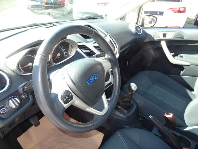 Fahrzeugabbildung Ford Fiesta Titanium/Klima/82PS/4-Türig/Alu/94.700km/