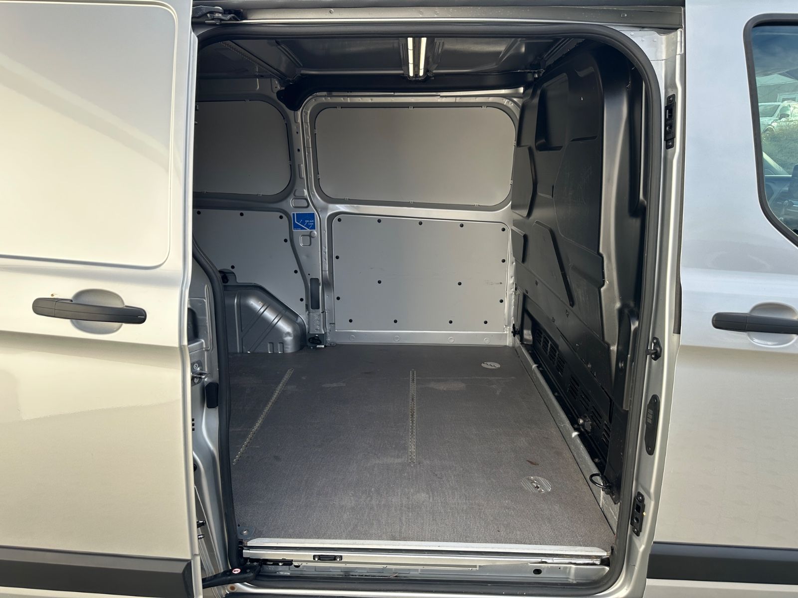 Fahrzeugabbildung Ford Transit Custom Kasten 300 Autom./Navi/Kamera/AHK