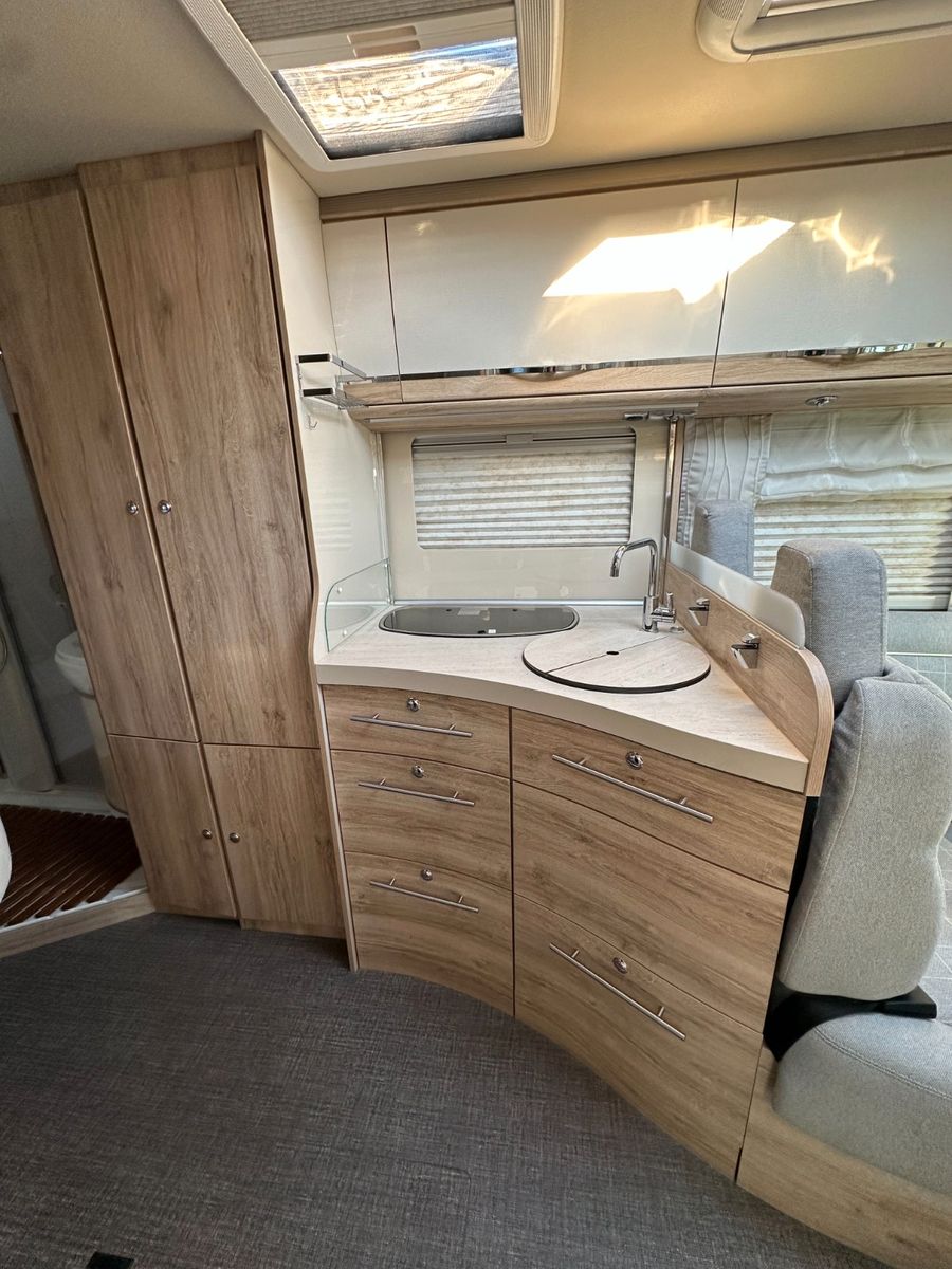 Fahrzeugabbildung Eura Mobil Profila T 675 SB *rollerbühne*