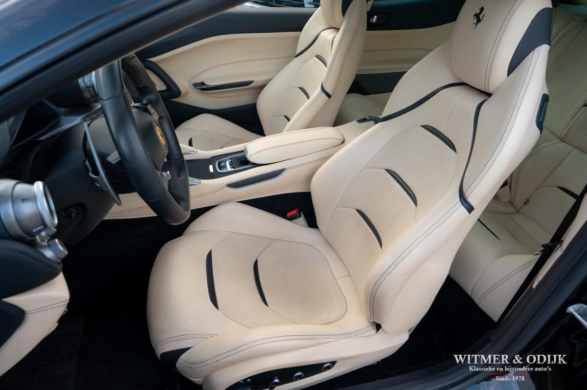 FERRARI GTC4LUSSO V12 NERO DAYTONA