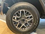 Jeep Wrangler MY24 Sahara 2.0l T-GDI 270 PS 4x4 - mit Benzin-Antrieb: Schwarz, mit Navigationssystem, mit Klimaautomatik