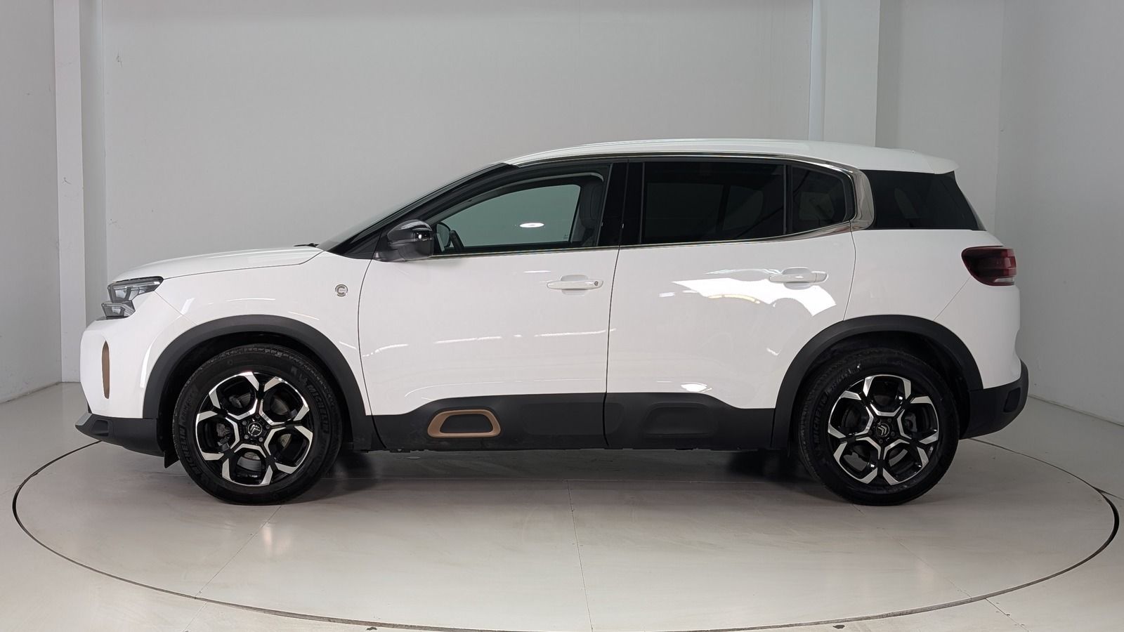 Fahrzeugabbildung Andere Citroën C5 Aircross 1.5 Blue HDI 130 * LED * Nav